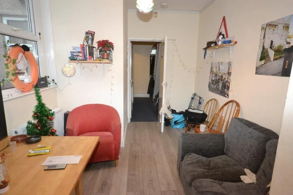 6 bedroom house for rent