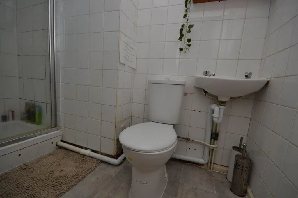 6 bedroom house for rent