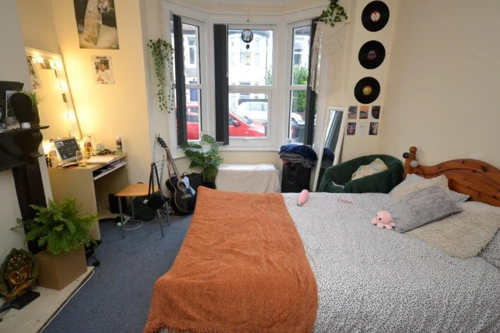 6 bedroom house for rent