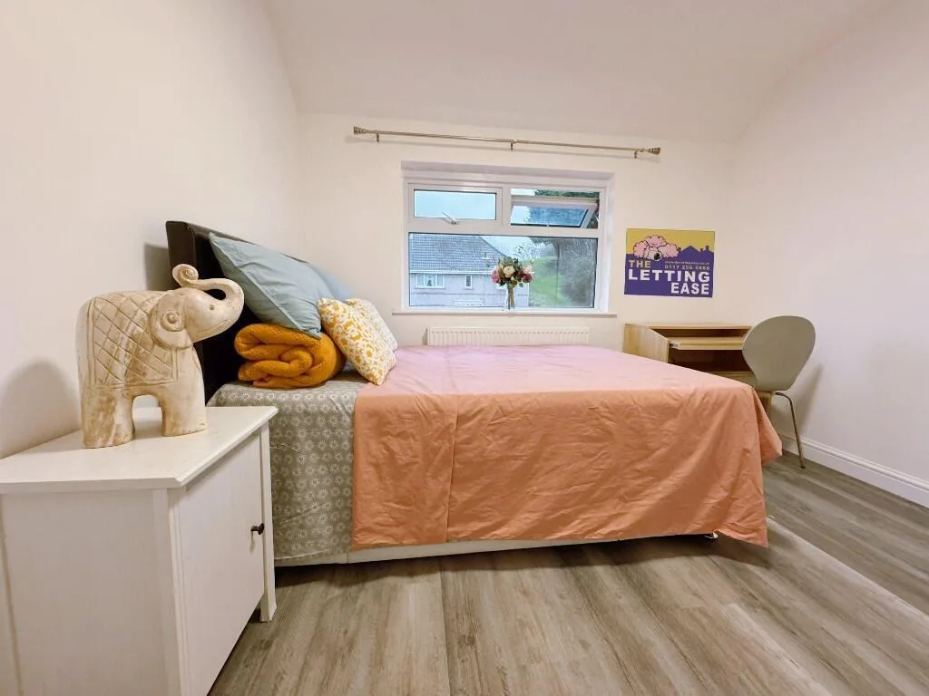 4 bedroom semi-detached house for rent