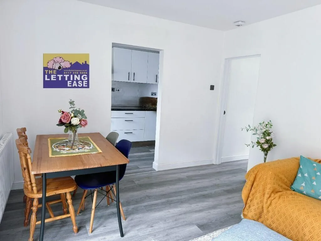 4 bedroom semi-detached house for rent