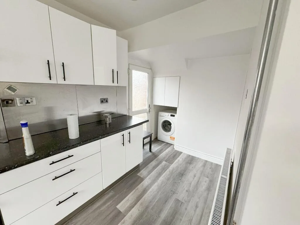 4 bedroom semi-detached house for rent