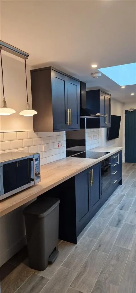 1 bedroom house share for rent