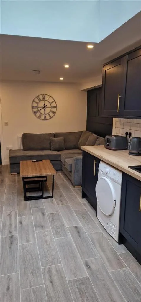 1 bedroom house share for rent