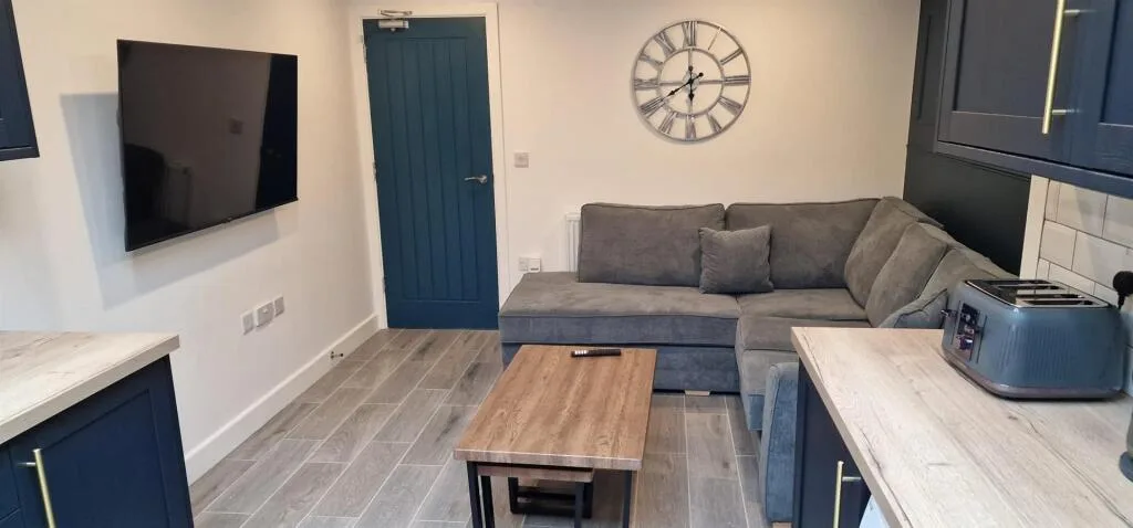 1 bedroom house share for rent