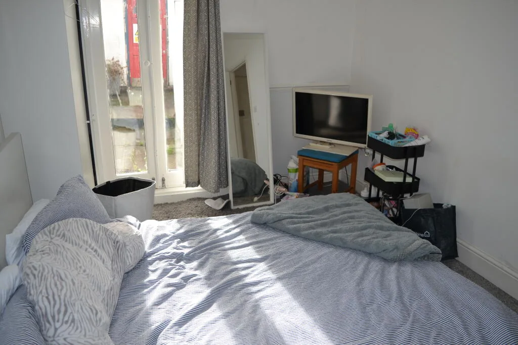 4 bedroom end of terrace house for rent
