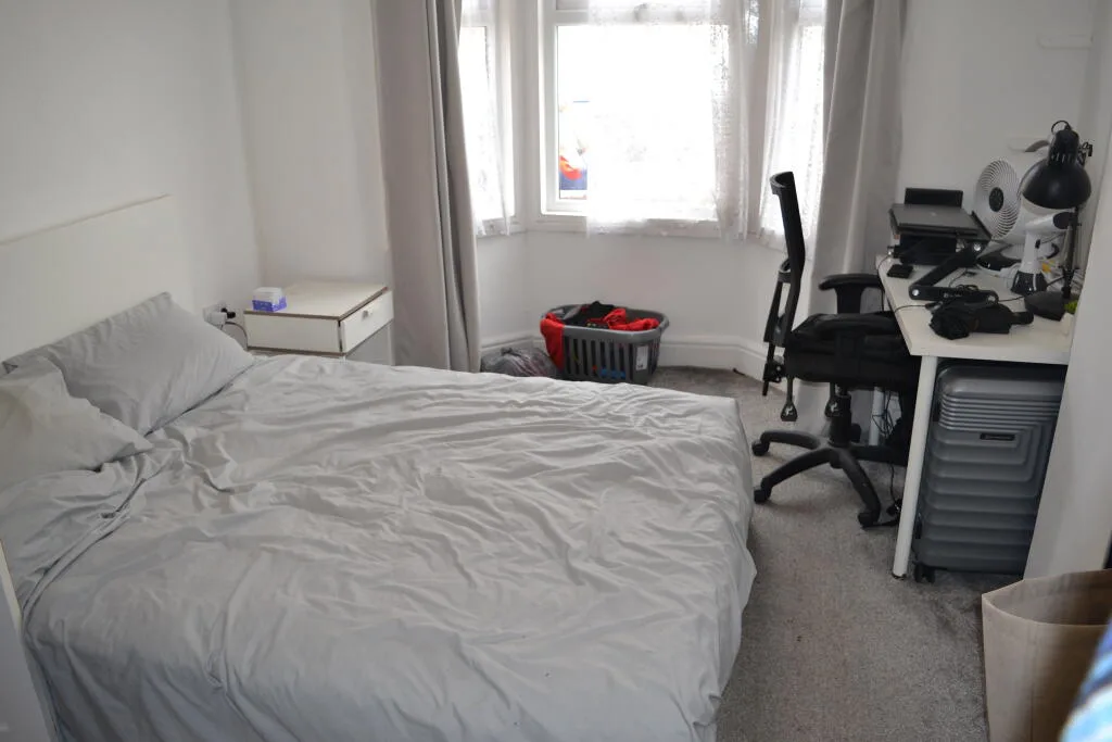 4 bedroom end of terrace house for rent
