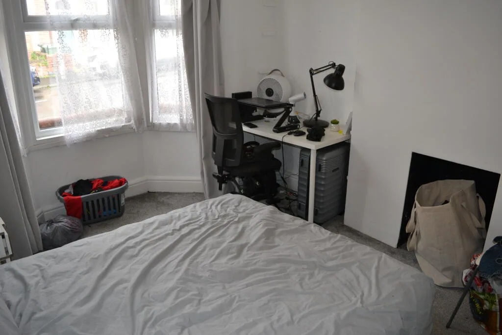 4 bedroom end of terrace house for rent