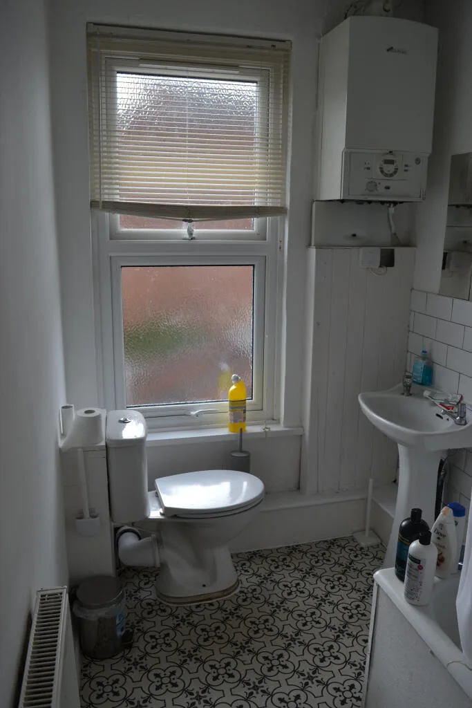 4 bedroom end of terrace house for rent