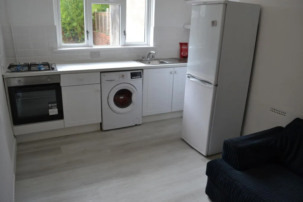 3 bedroom end of terrace house for rent