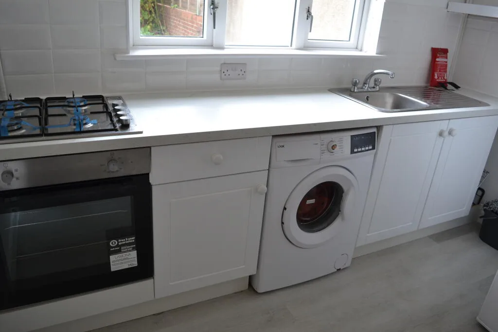 3 bedroom end of terrace house for rent