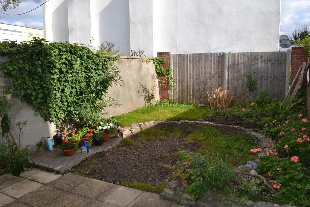 3 bedroom end of terrace house for rent