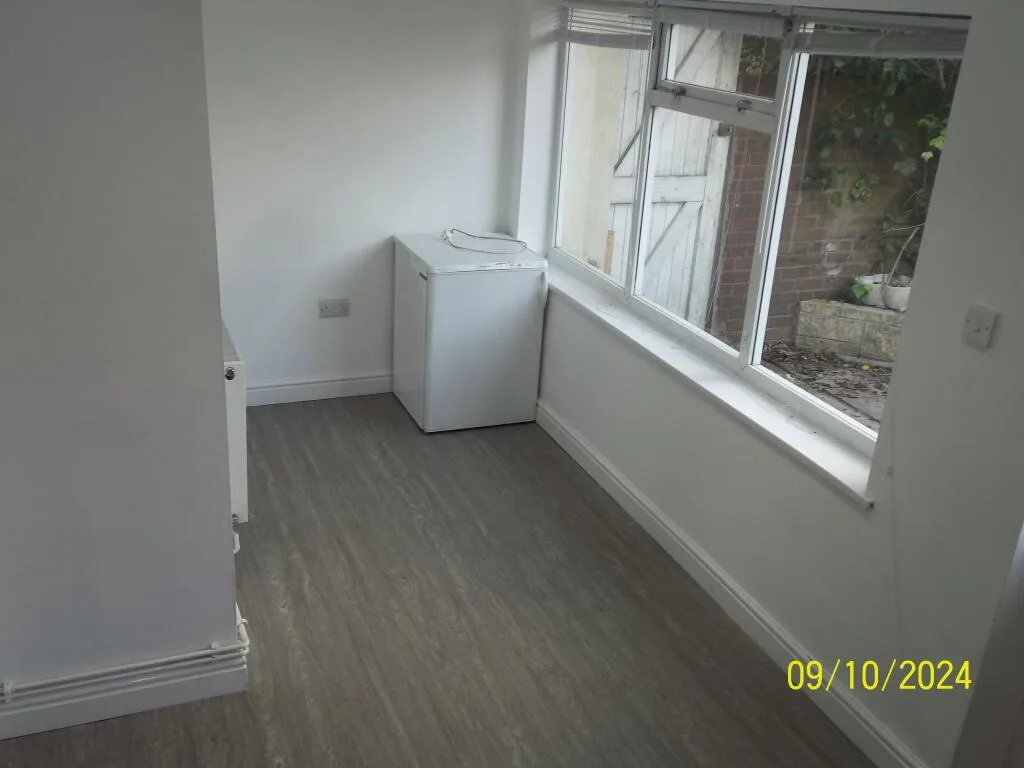 4 bedroom end of terrace house for rent