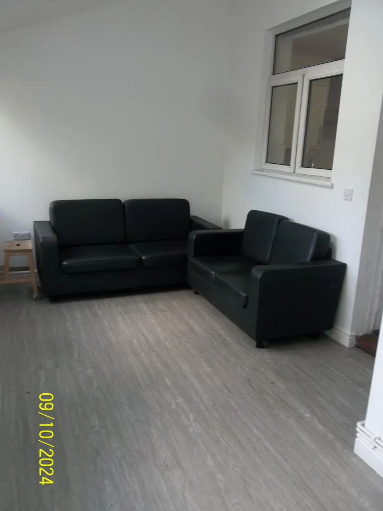 4 bedroom end of terrace house for rent
