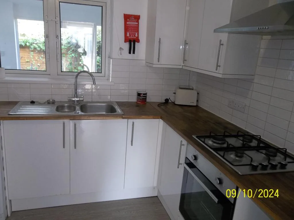 4 bedroom end of terrace house for rent
