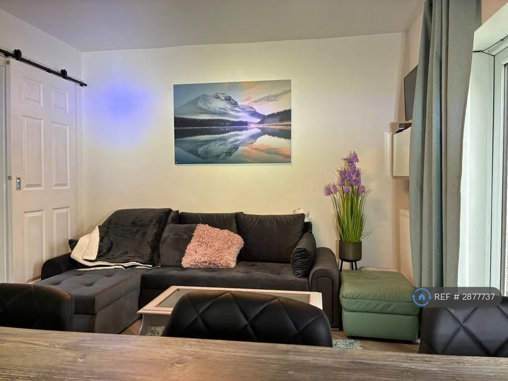 4 bedroom semi-detached house for rent