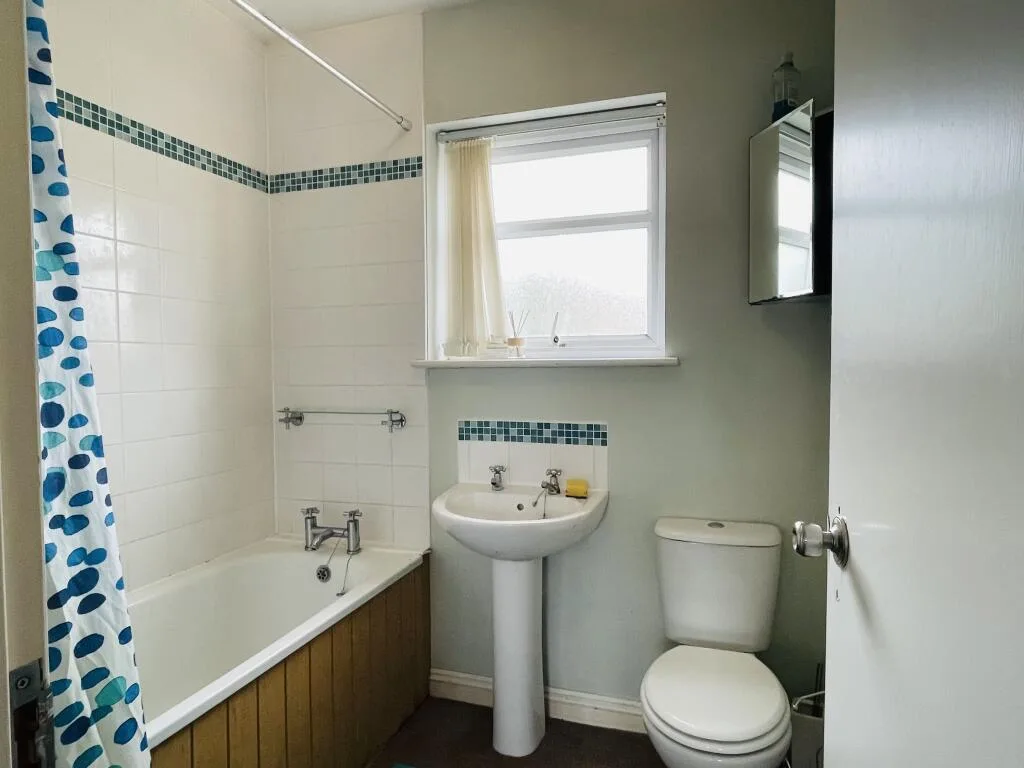 6 bedroom end of terrace house for rent