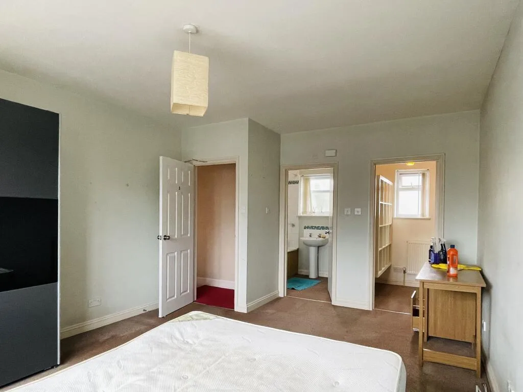6 bedroom end of terrace house for rent