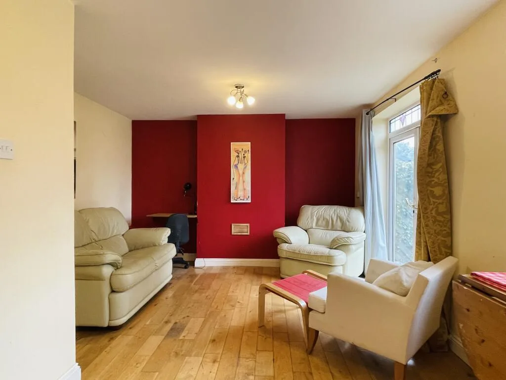 6 bedroom end of terrace house for rent