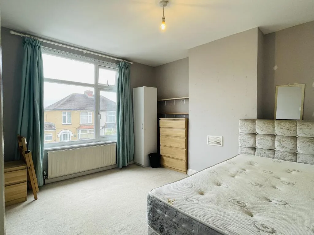 6 bedroom end of terrace house for rent