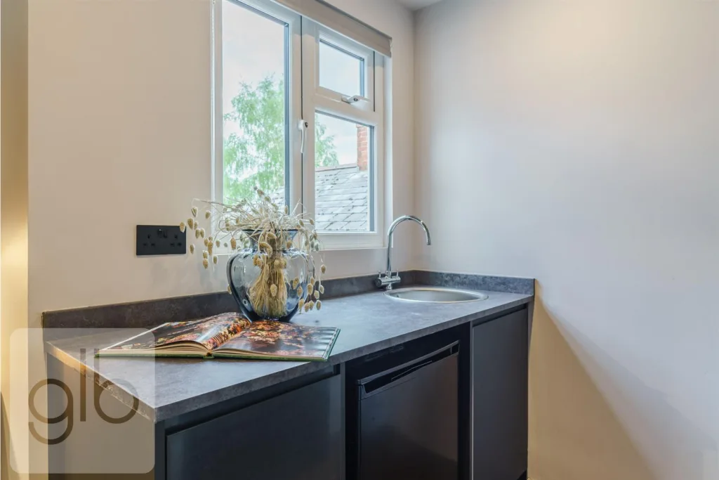 1 bedroom house share for rent
