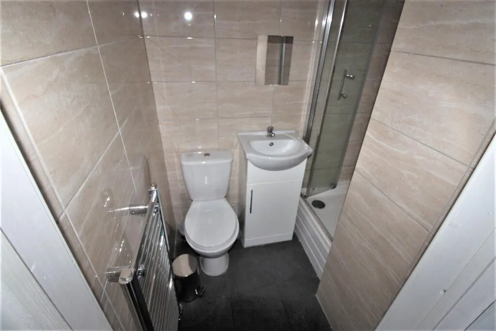 1 bedroom house share for rent