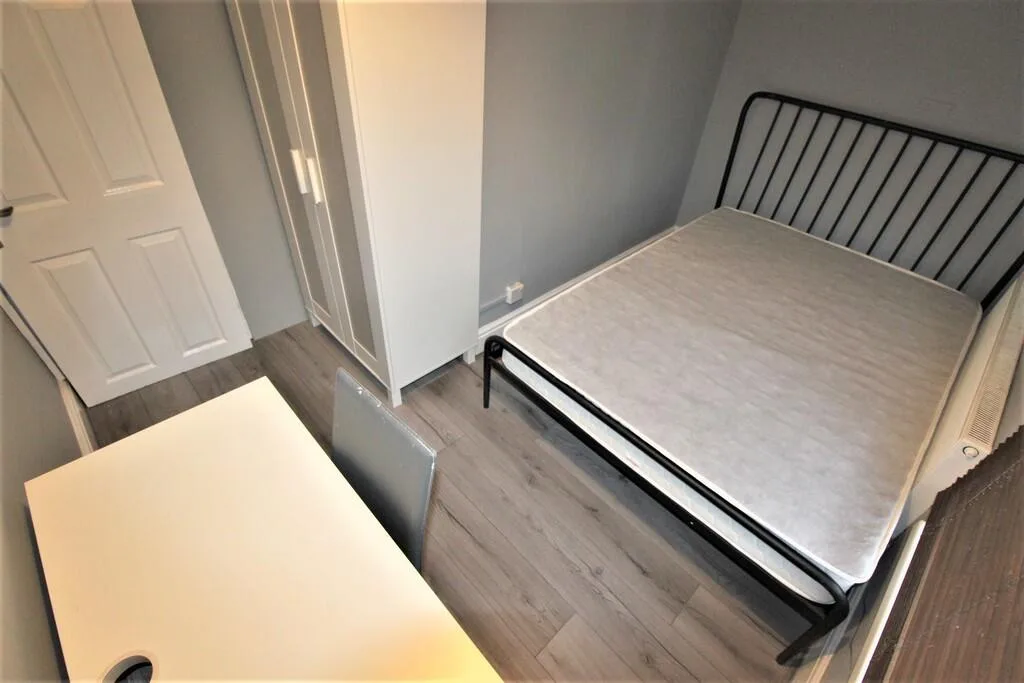 1 bedroom house share for rent