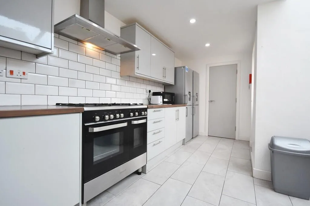 1 bedroom house share for rent