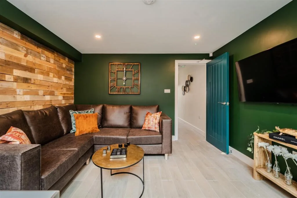 1 bedroom house share for rent
