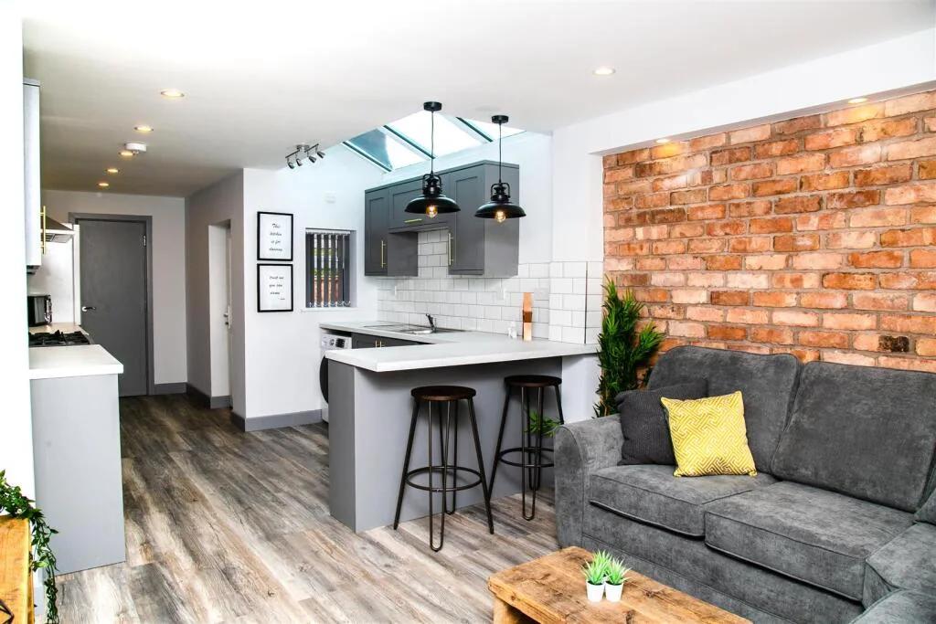 1 bedroom house share for rent