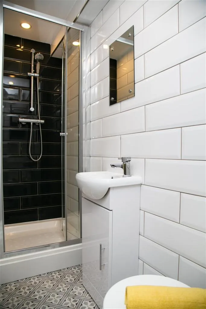1 bedroom house share for rent