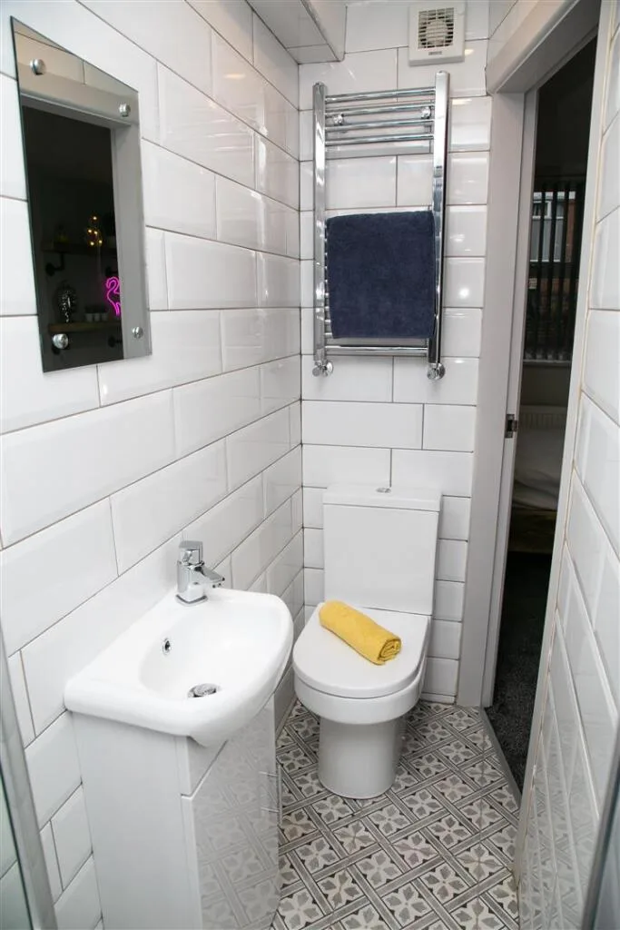 1 bedroom house share for rent