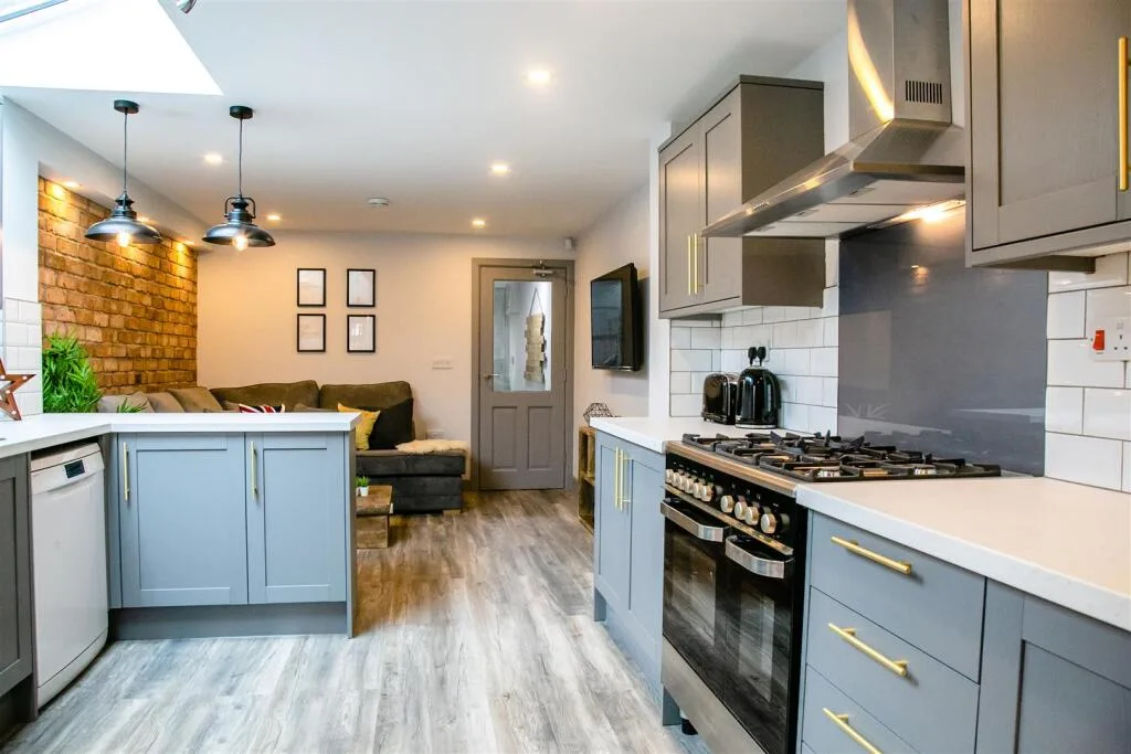 1 bedroom house share for rent