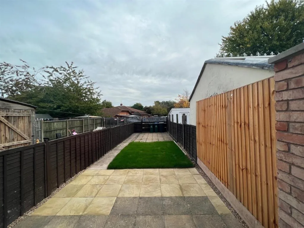 1 bedroom house share for rent