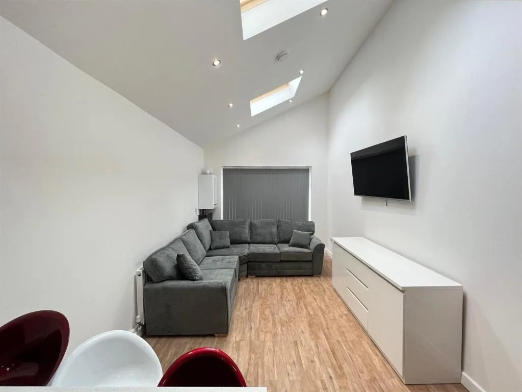 1 bedroom house share for rent