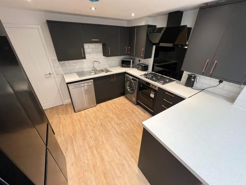 1 bedroom house share for rent