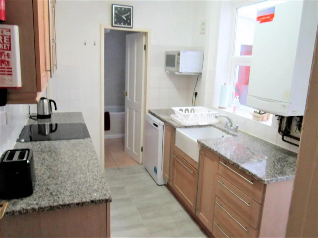 6 bedroom terraced house for rent