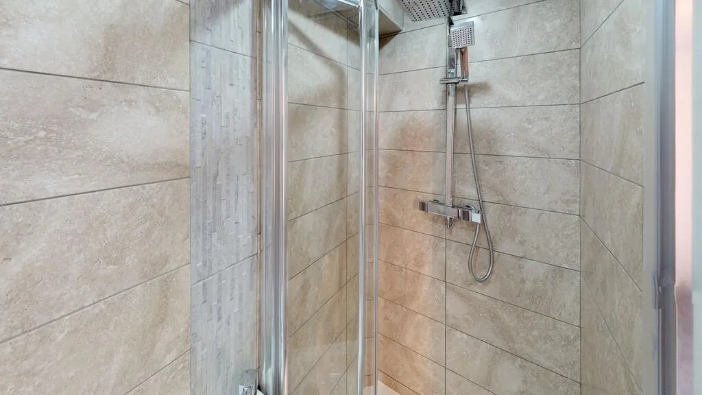 1 bedroom house share for rent