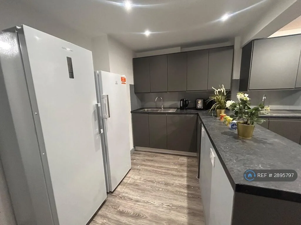 1 bedroom house share for rent