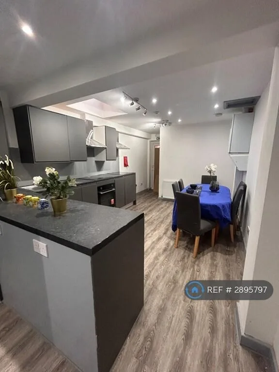 1 bedroom house share for rent