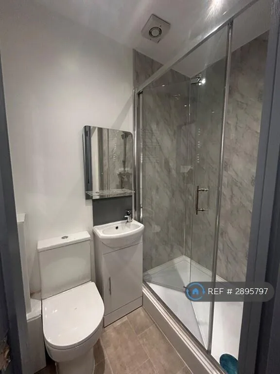1 bedroom house share for rent