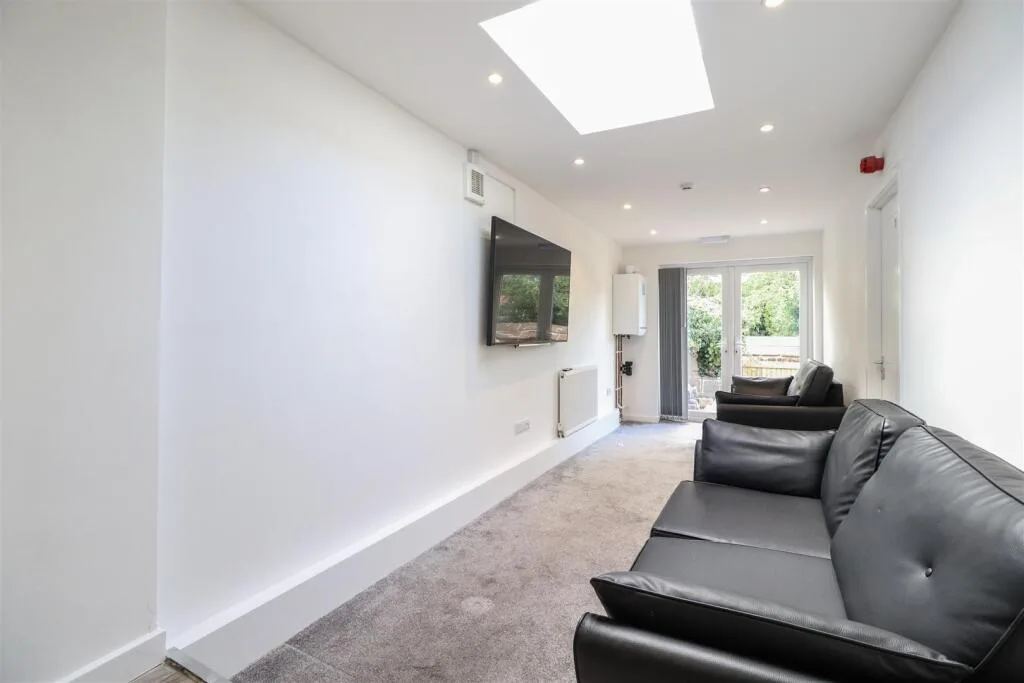 1 bedroom house share for rent