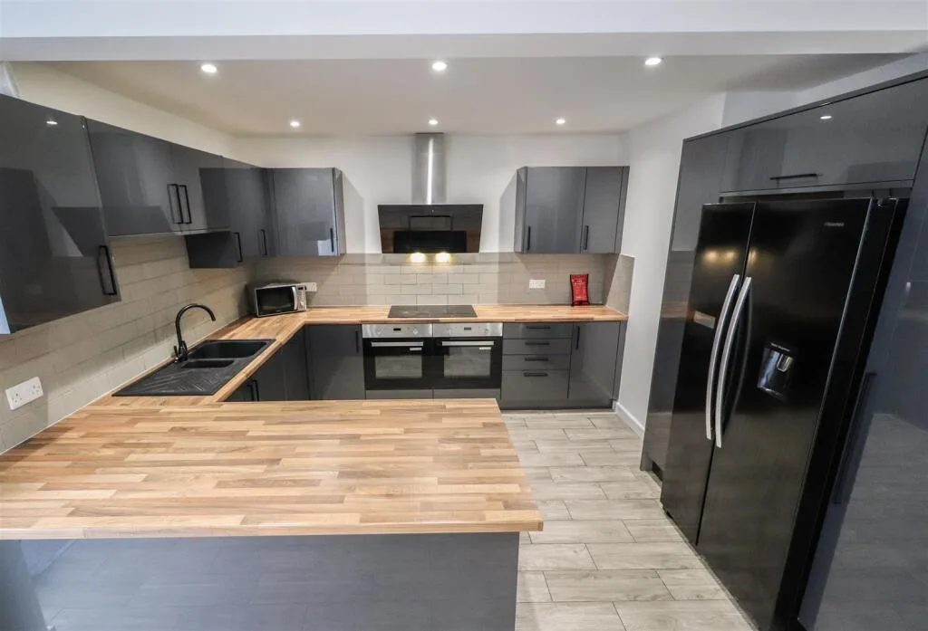 1 bedroom house share for rent