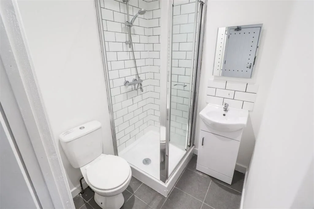 1 bedroom house share for rent