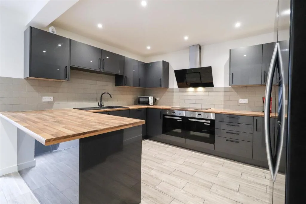 1 bedroom house share for rent