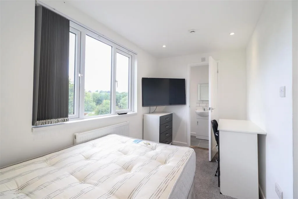 1 bedroom house share for rent