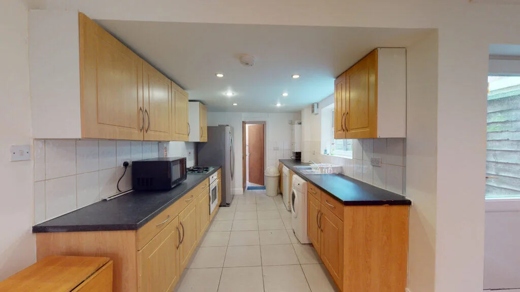 6 bedroom house for rent