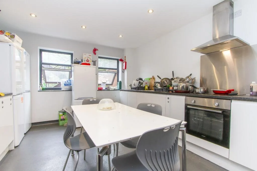 1 bedroom house share for rent