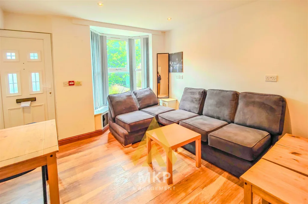 6 bedroom terraced house for rent