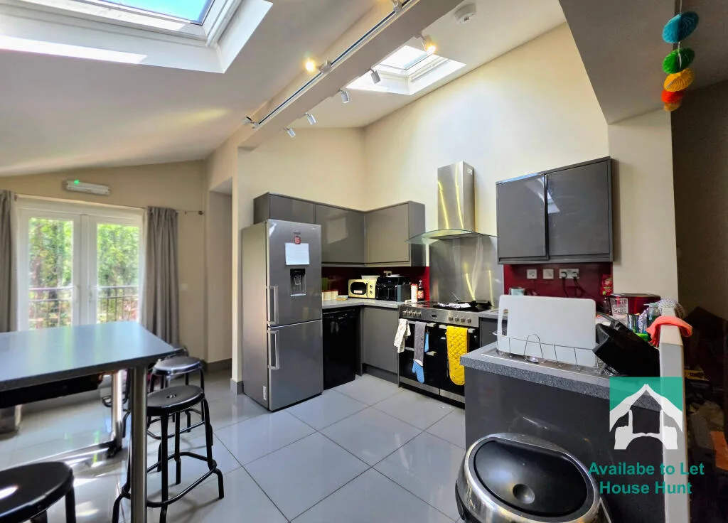6 bedroom terraced house for rent